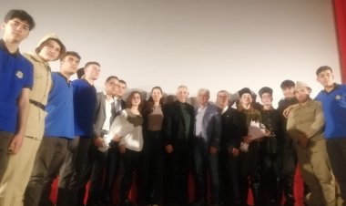 SALİHLİ BORSA İSTANBUL MESLEKİ TEKNİK VE ANADOLU LİSESİ ÖĞRENCİLERİNDEN TİYATRO GÖSTERİSİ